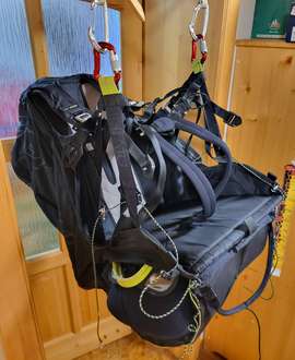 Niviuk Konvers M Used Carbines Inflatable protector Speed Snap buckles Reserve from below