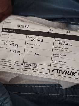 Niviuk Artik R2 27 110-125kg Listovaný Žádné SIV Nelétáno na písku Nevětveno Nekoupáno