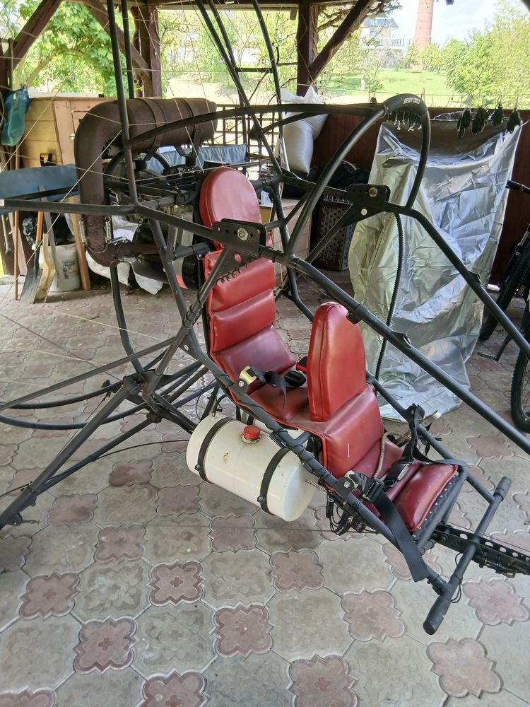 1567966