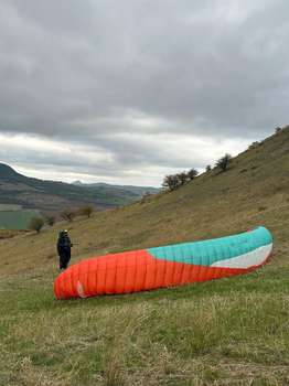Advance Iota DLS 27 92-114kg Nekoupáno S listovacím obalem Nelétáno na písku TK platná Listovan