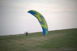 SKY Paragliders FLUX 100-130kg Nelétáno na písku Nevětveno Nekoupáno Na motor TK platná